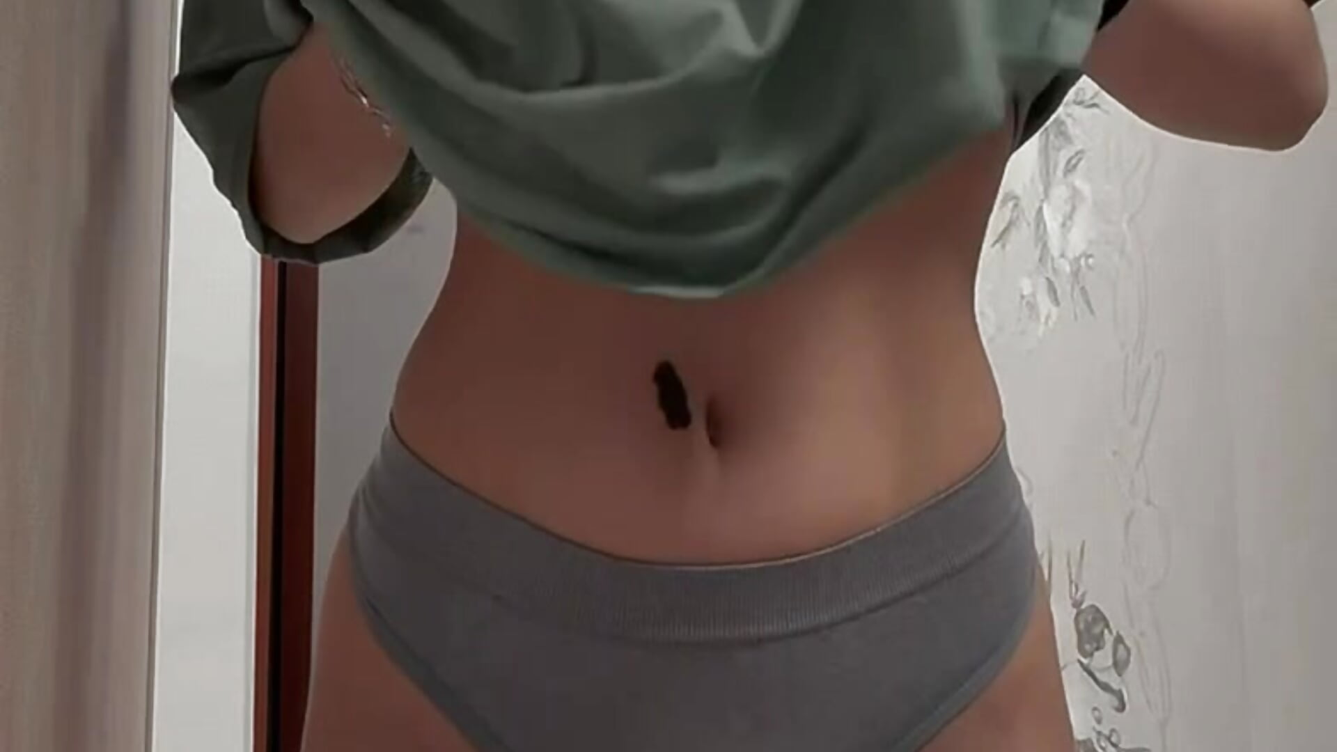 Quiet Tease – video modela na kameri MiriamBinette