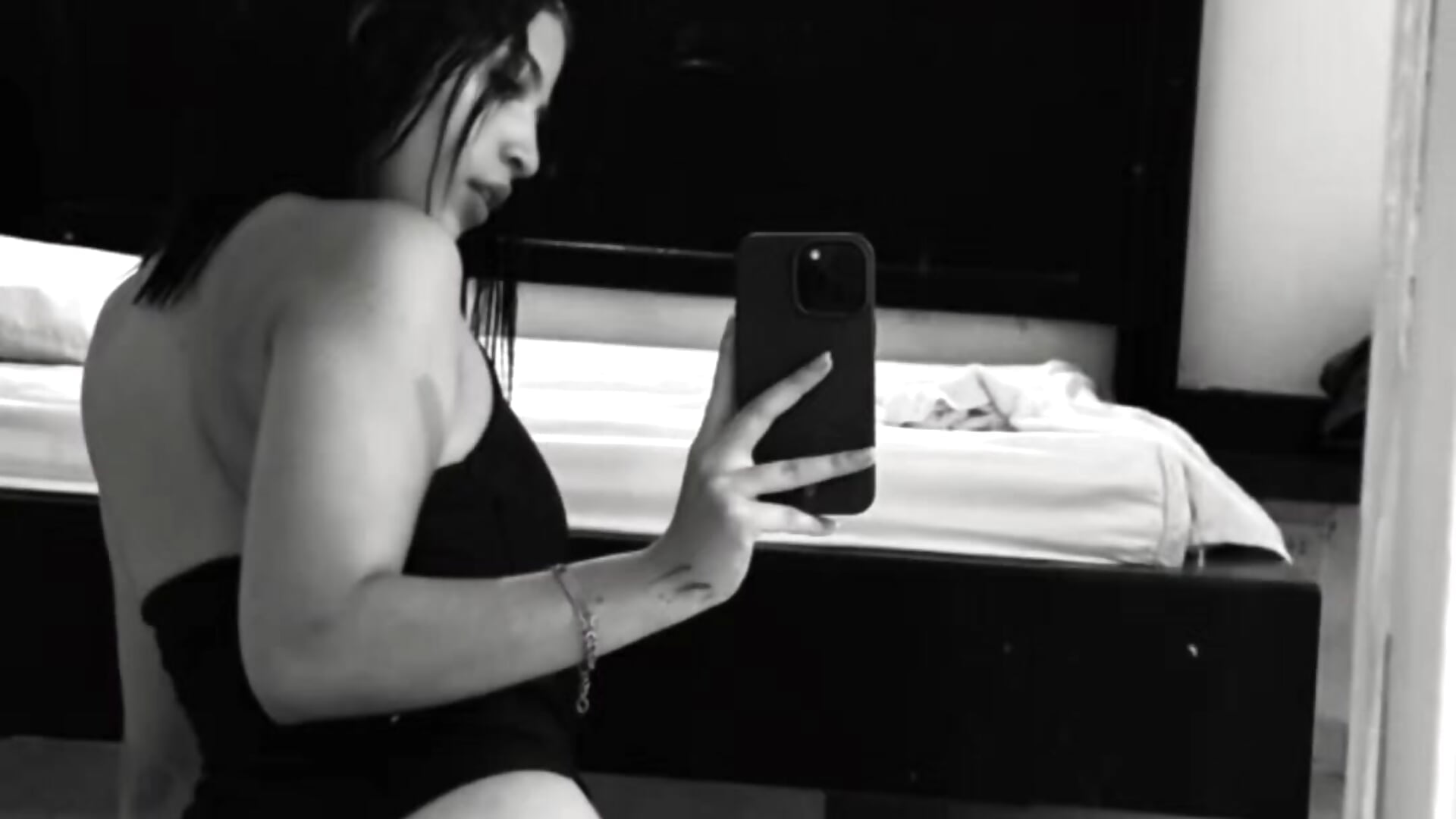 Black Hot– Tiffany_Bu kameramodell videója