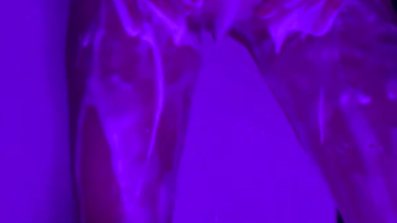 runs through my wet body - vídeo de la modelo de cam Cloe_Monroee_