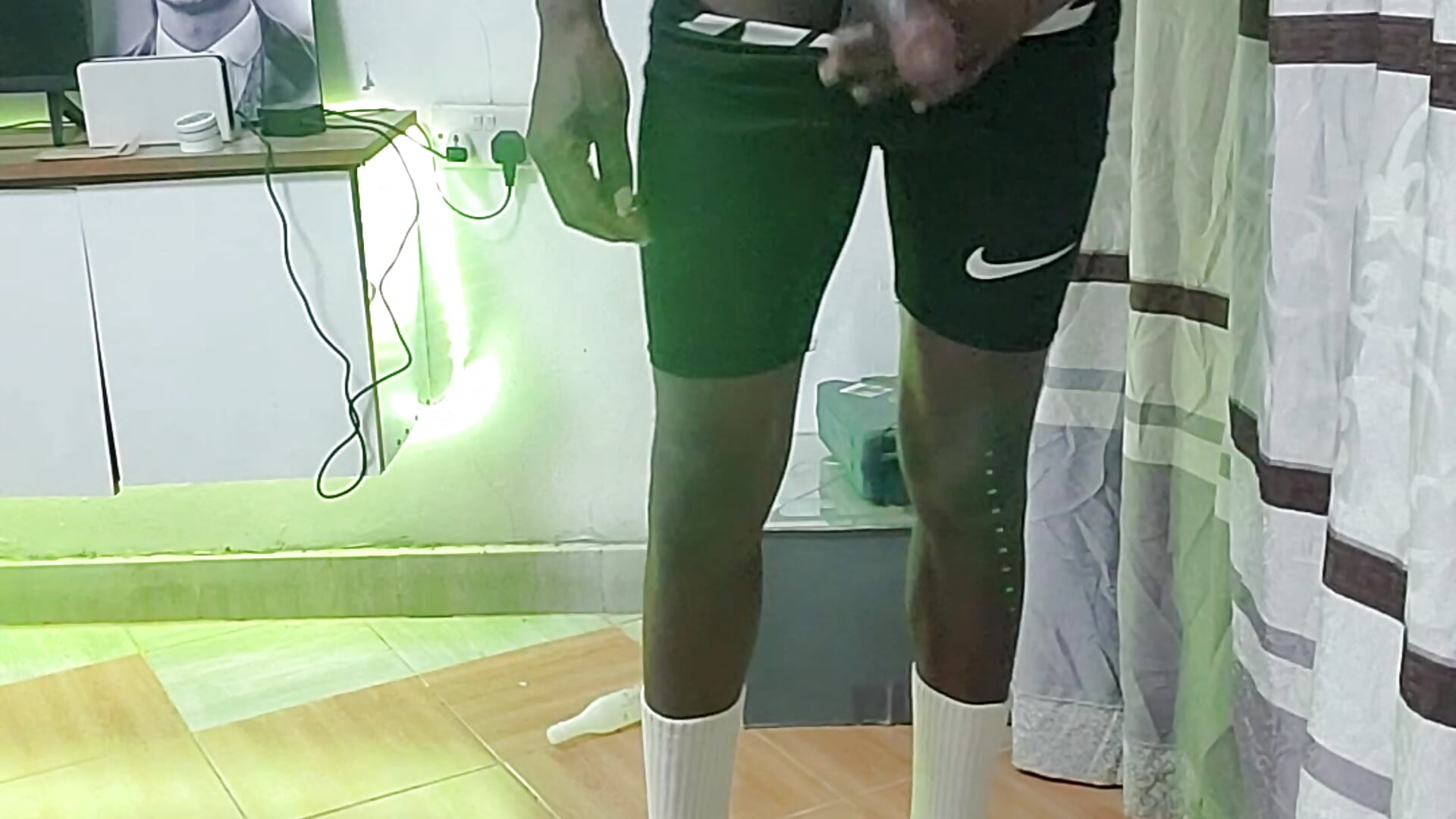 Licking sexxy biceps – video af MboroMrija
