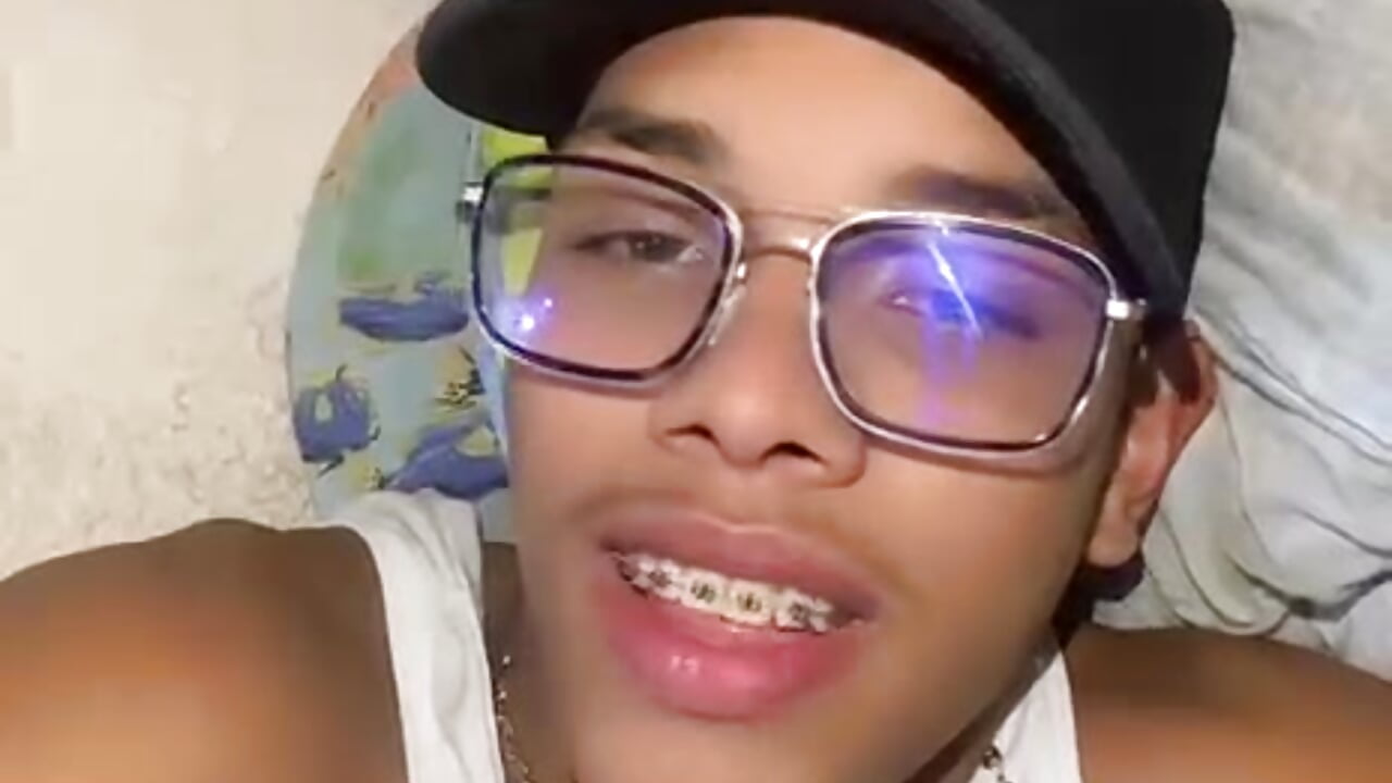 Cute boy - video by brown_bigdickx cam model