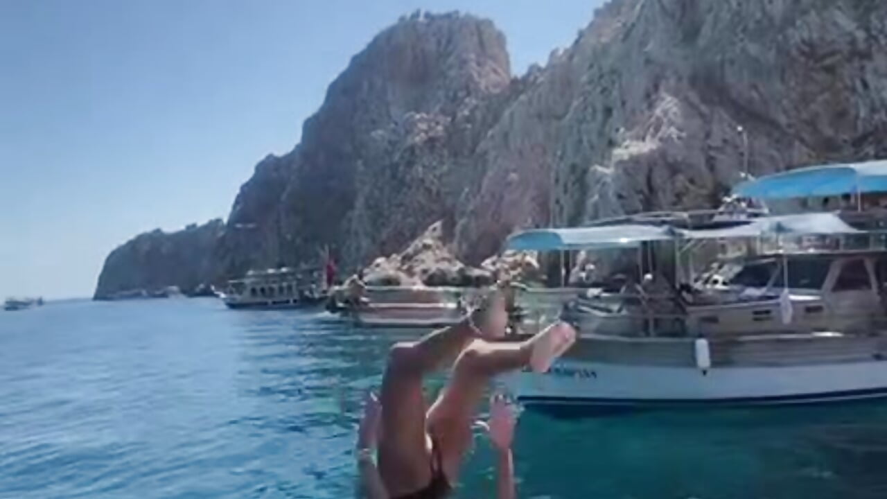 ON VACATION - video by AlonaKuni cam model