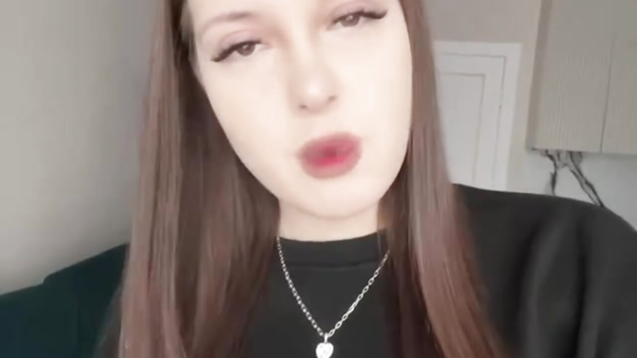 it's meeee ^^ - video by April_Mills_ cam model