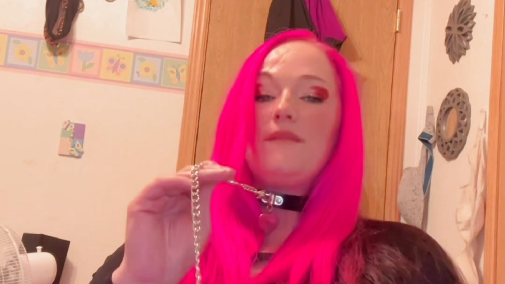 New leash and collar - vidéo du modèle de showcams DanielleVineyard