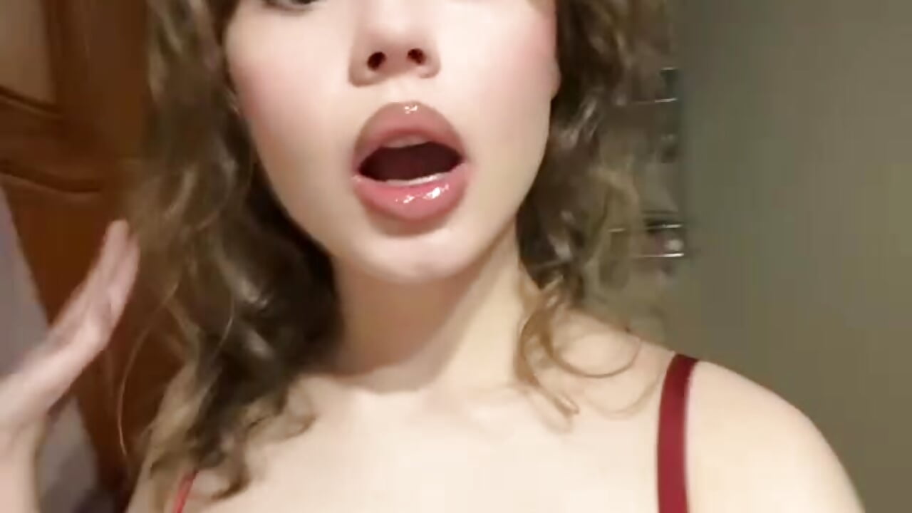 A little ctringe but it's me! - video by Vivienneyourdream cam model