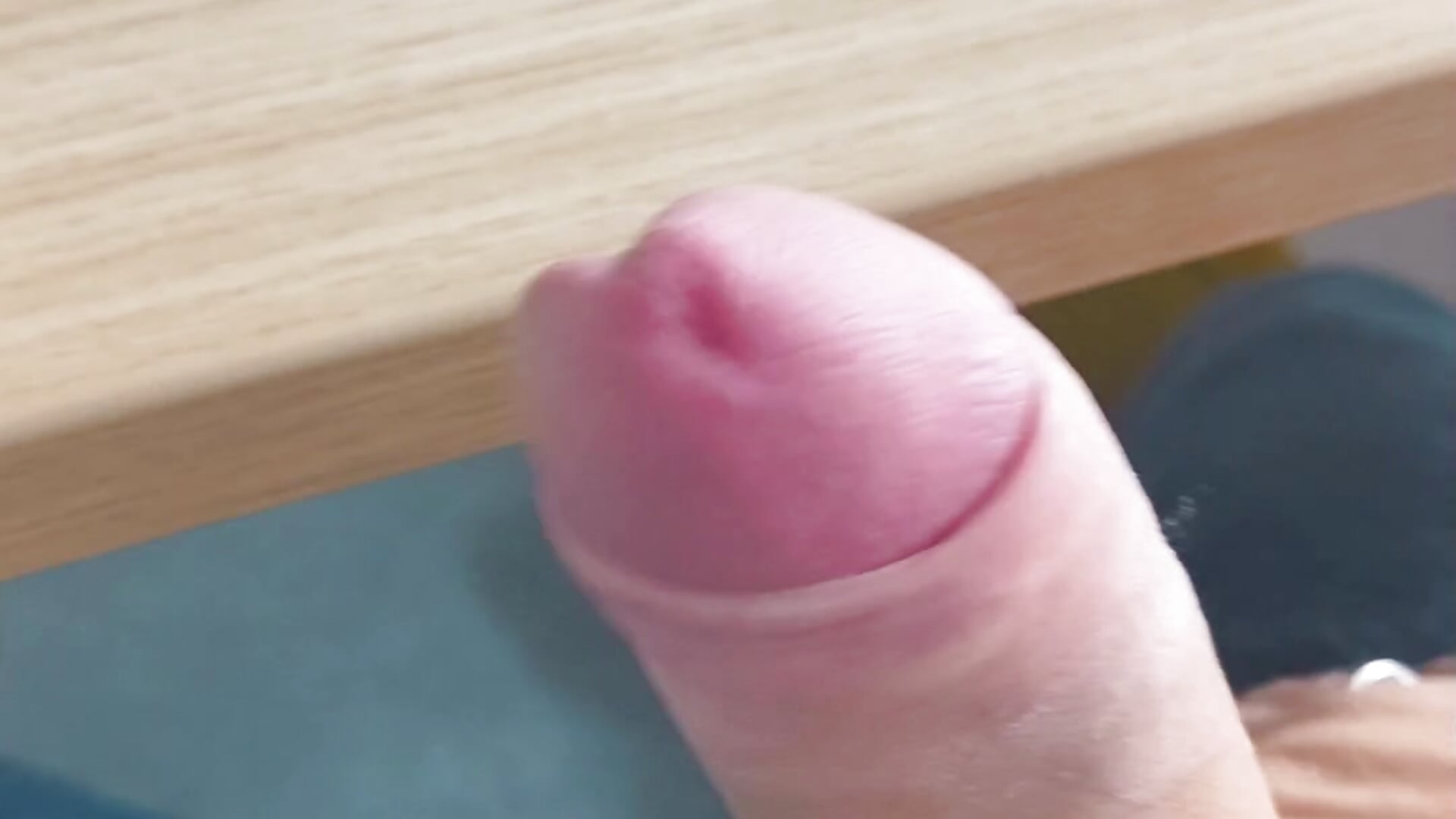 Wixxen im Büro (fast erwischt) /Jerk Off in the Office (almost caught)