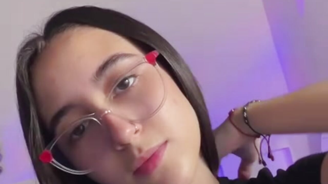 🔥🤭 - video by Chloe_hil cam model