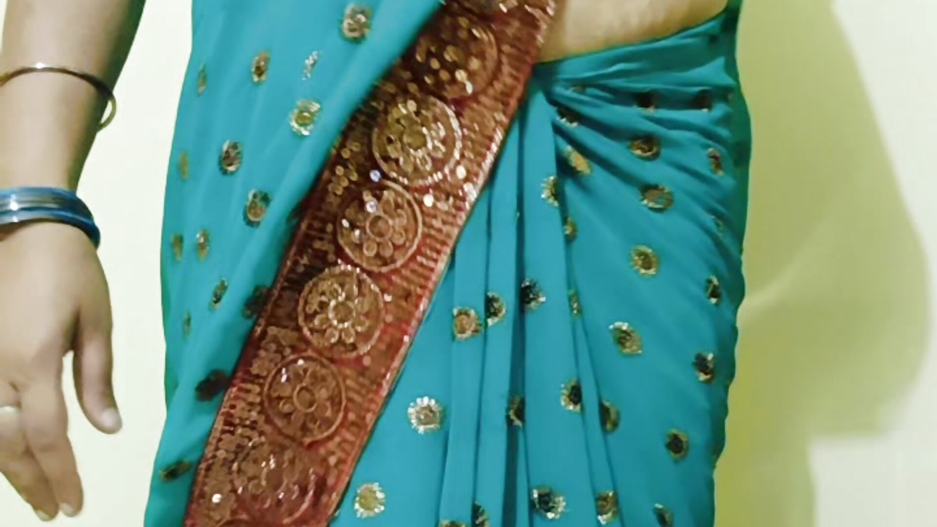 Anushka hot