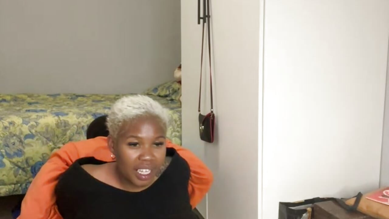 [26 Jul 10:25] Public Show tease tits - video by Yourfavsneakylinkys666 cam model