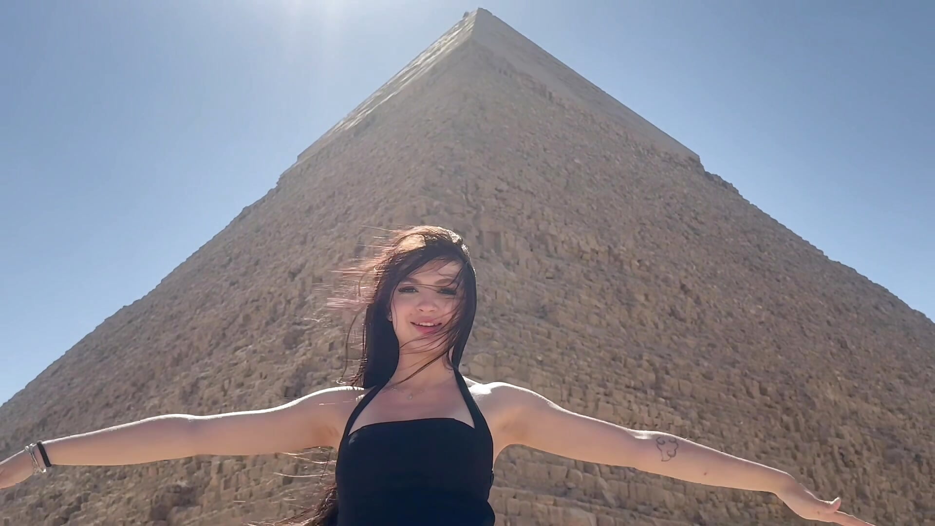 Egypt's trip 🐪 - video by AlanaHurd_ cam model
