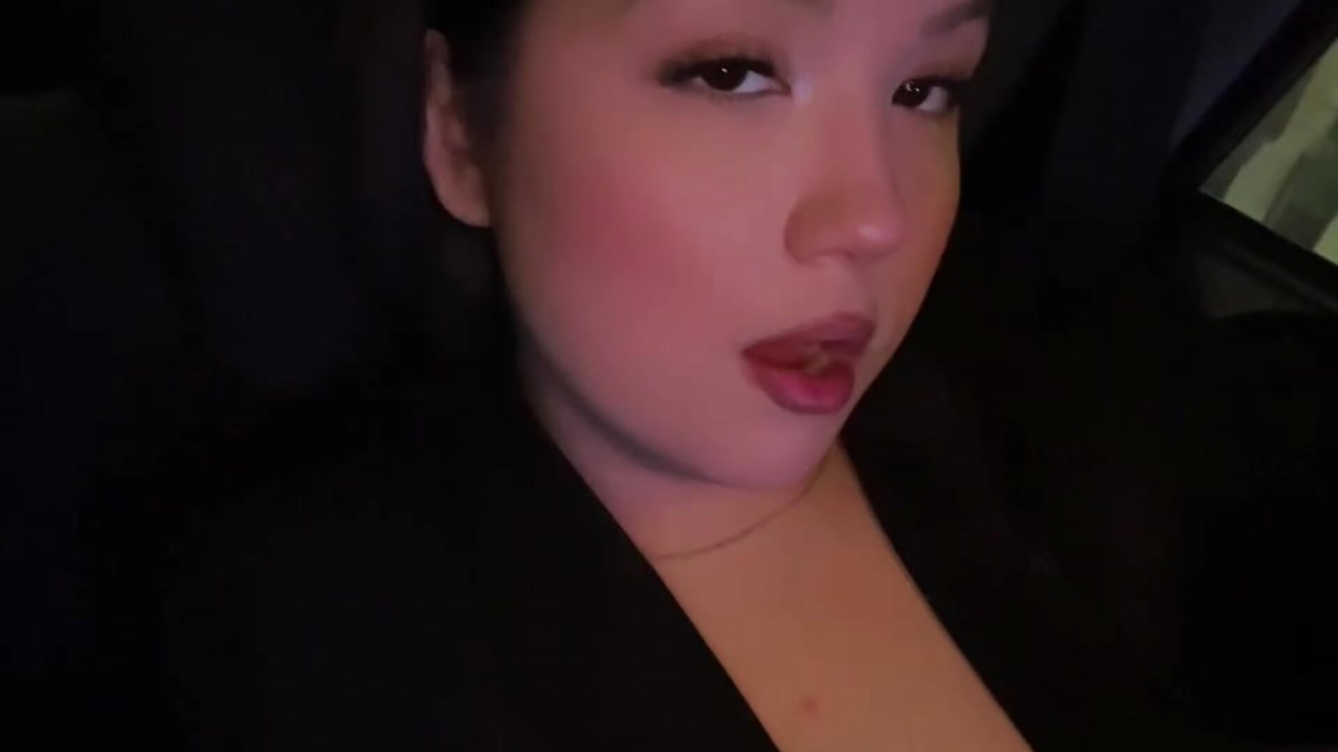 02A5B81F-DB62-4926-8A5F-E7A3DD0680DE - video by Wildbanny cam model