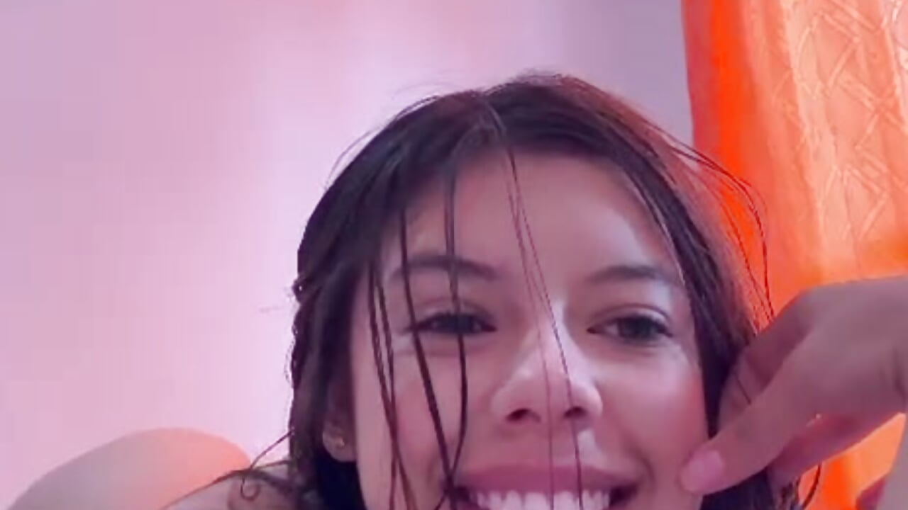 Hi - video by Anahi_Estrada cam model