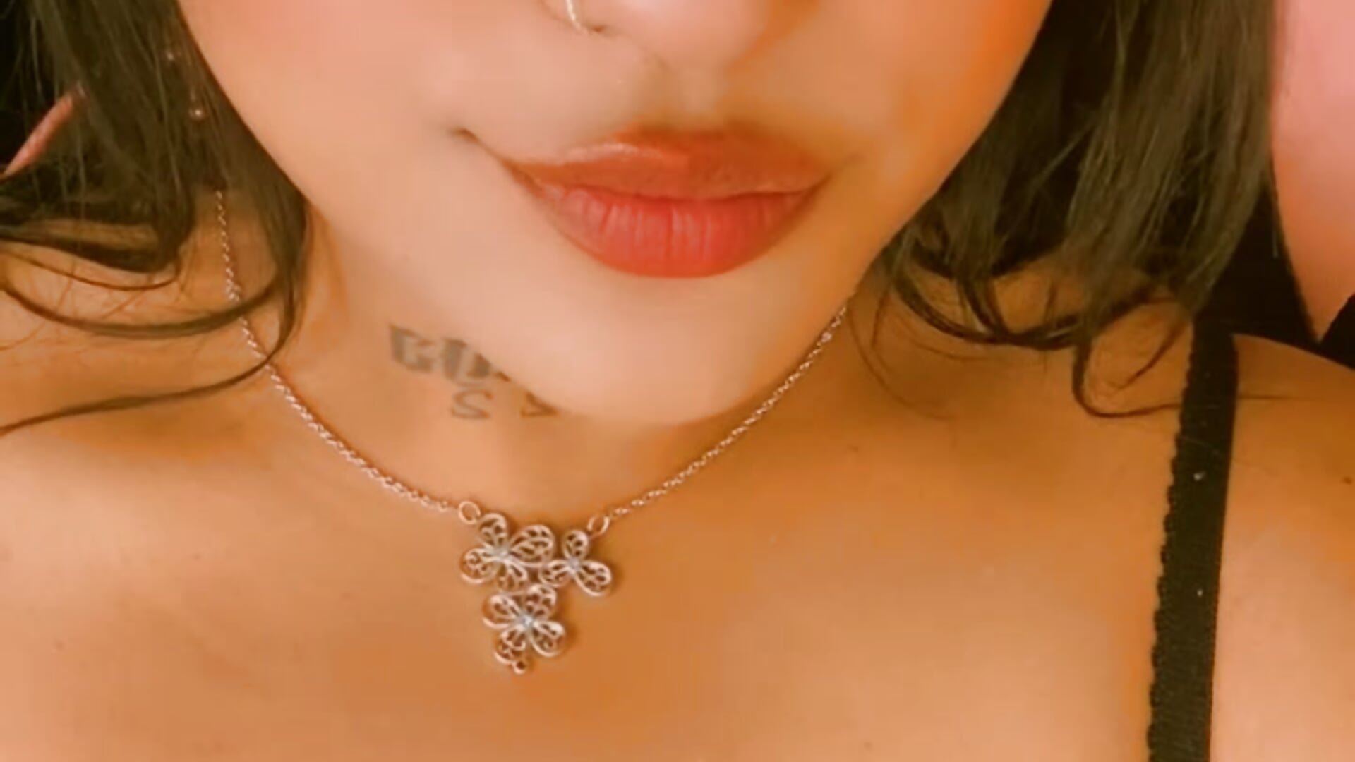 Hi baby 💋 - video by Nahomy-fire cam model
