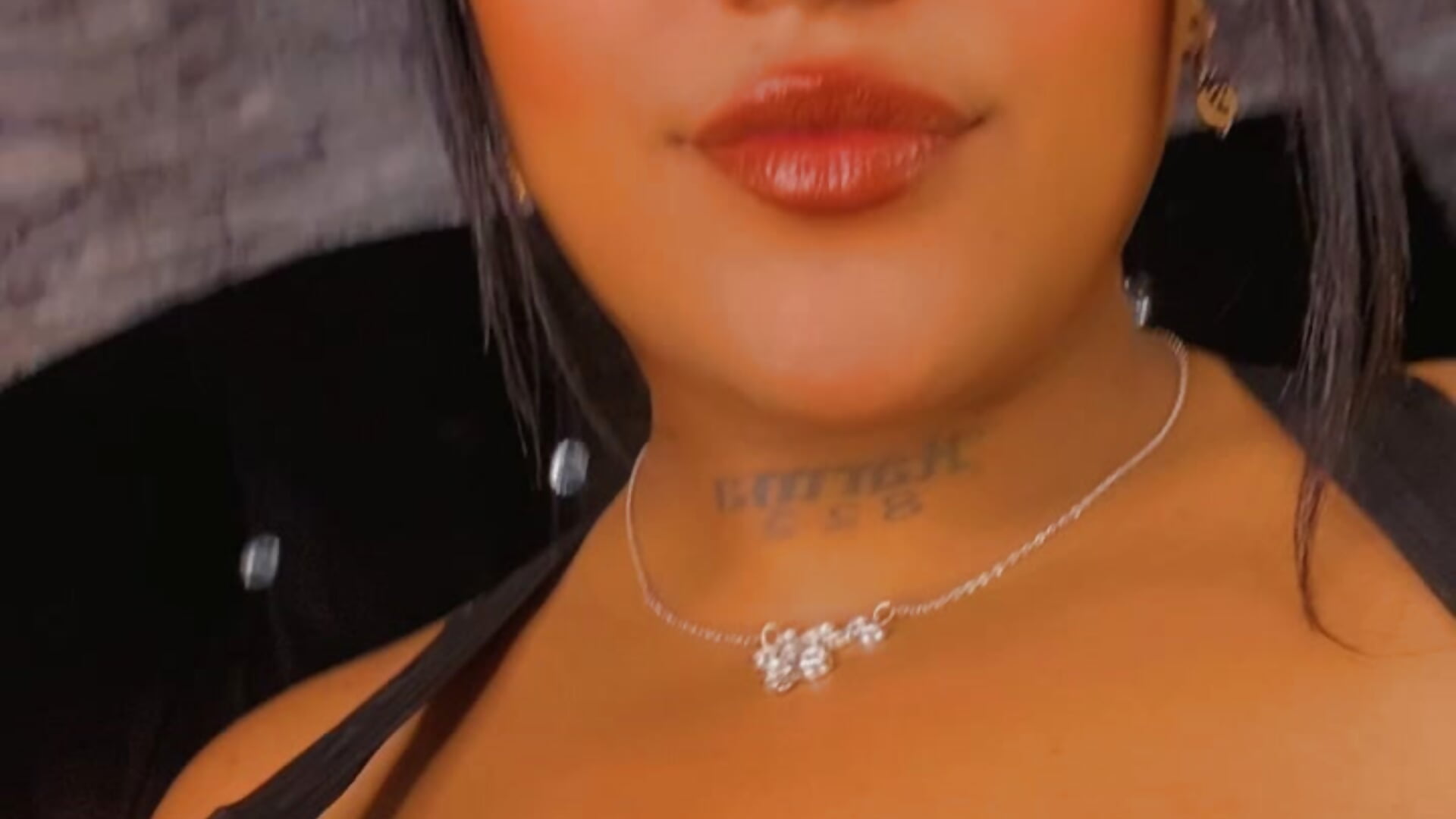 Hello baby 💋💋💅 - video by Nahomy-fire cam model