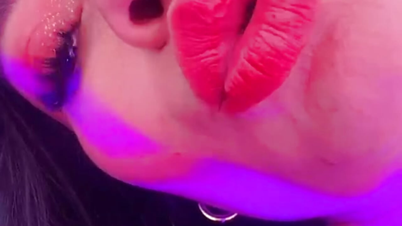 kisses - SammyLewis adlı kamera modelinin videosu