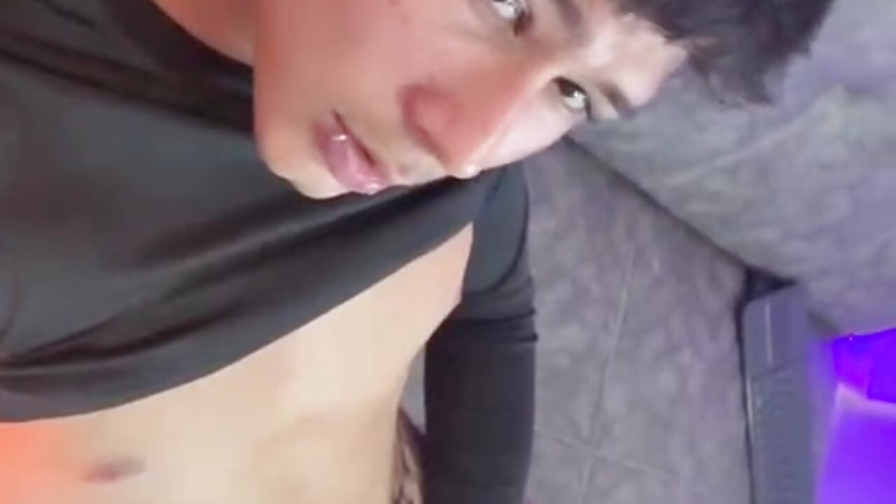 HELP ME GIVE ME LOVE - Rayden_Boy adlı kamera modelinin videosu