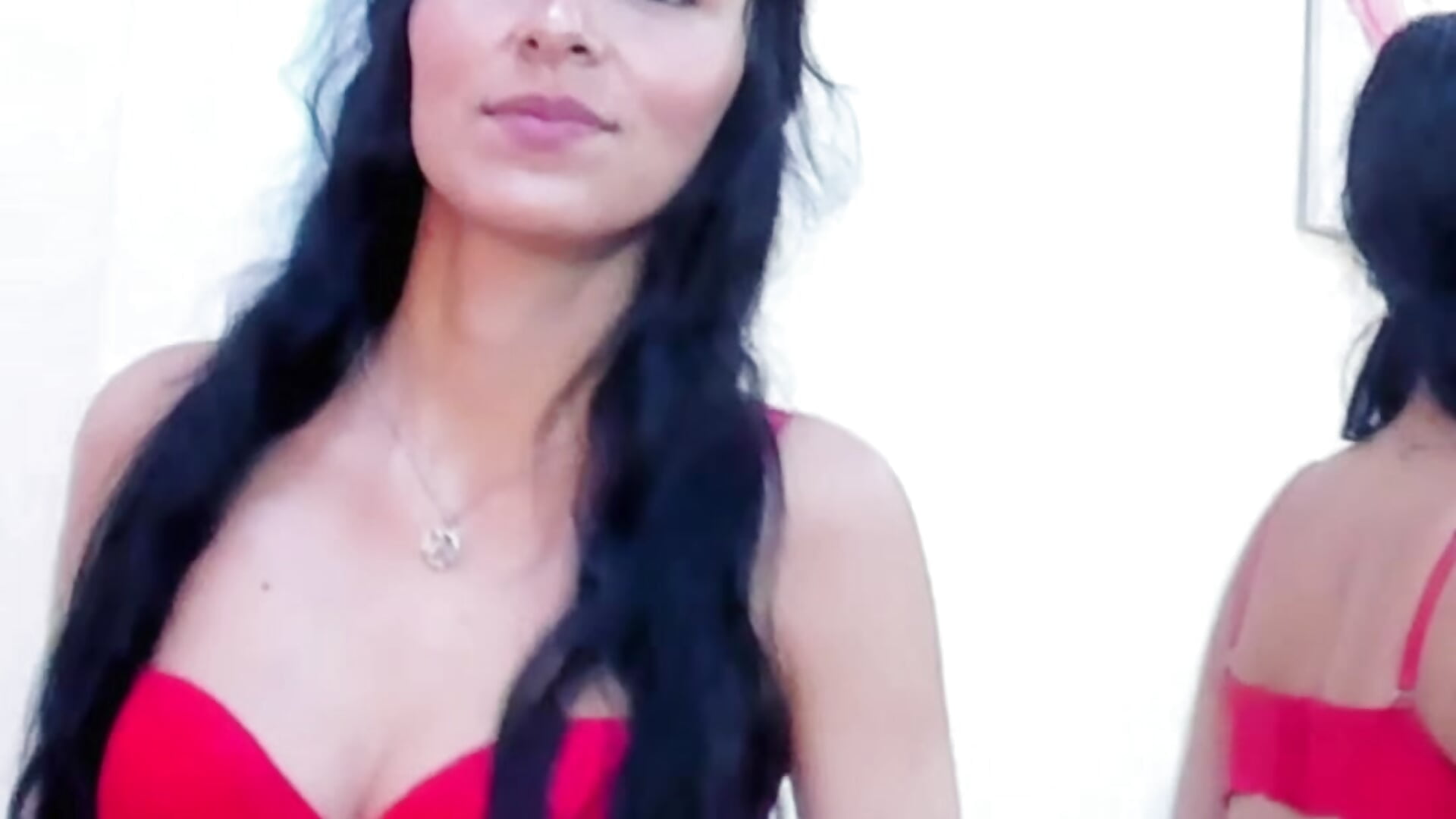 Not all looks can distract me... can yours yes? ✨ – video modela na kameri LaylaFerrer