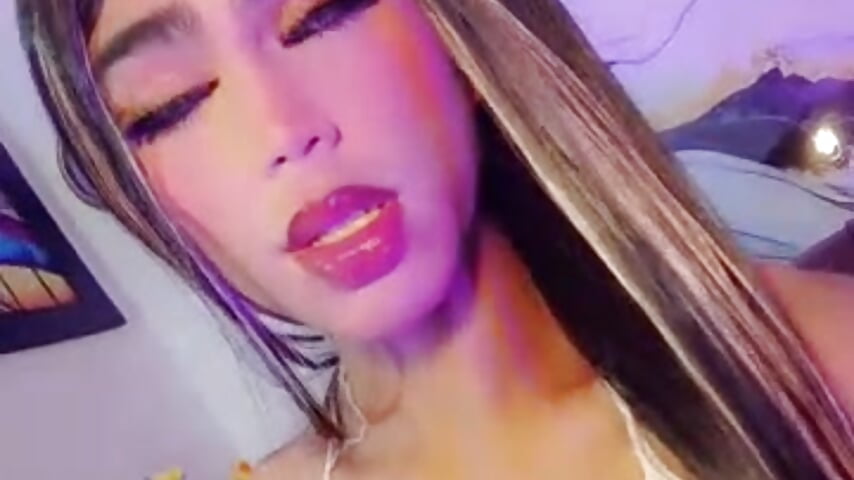💗❤🧡💚💜 – video modela na kameri Honey_Balenciaga