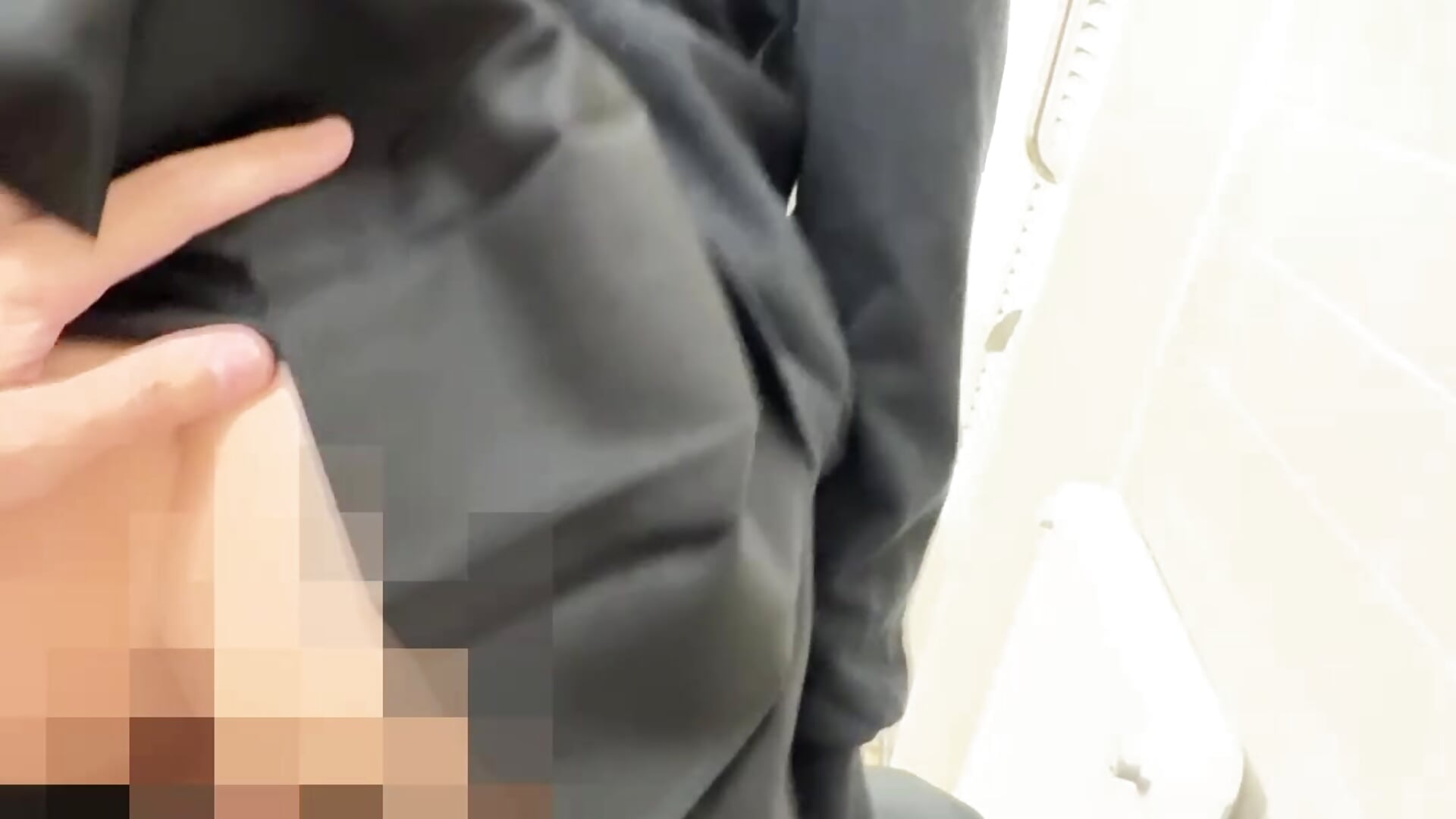 ロケ中にトイレきた❣️ - video by hak_yutama cam model