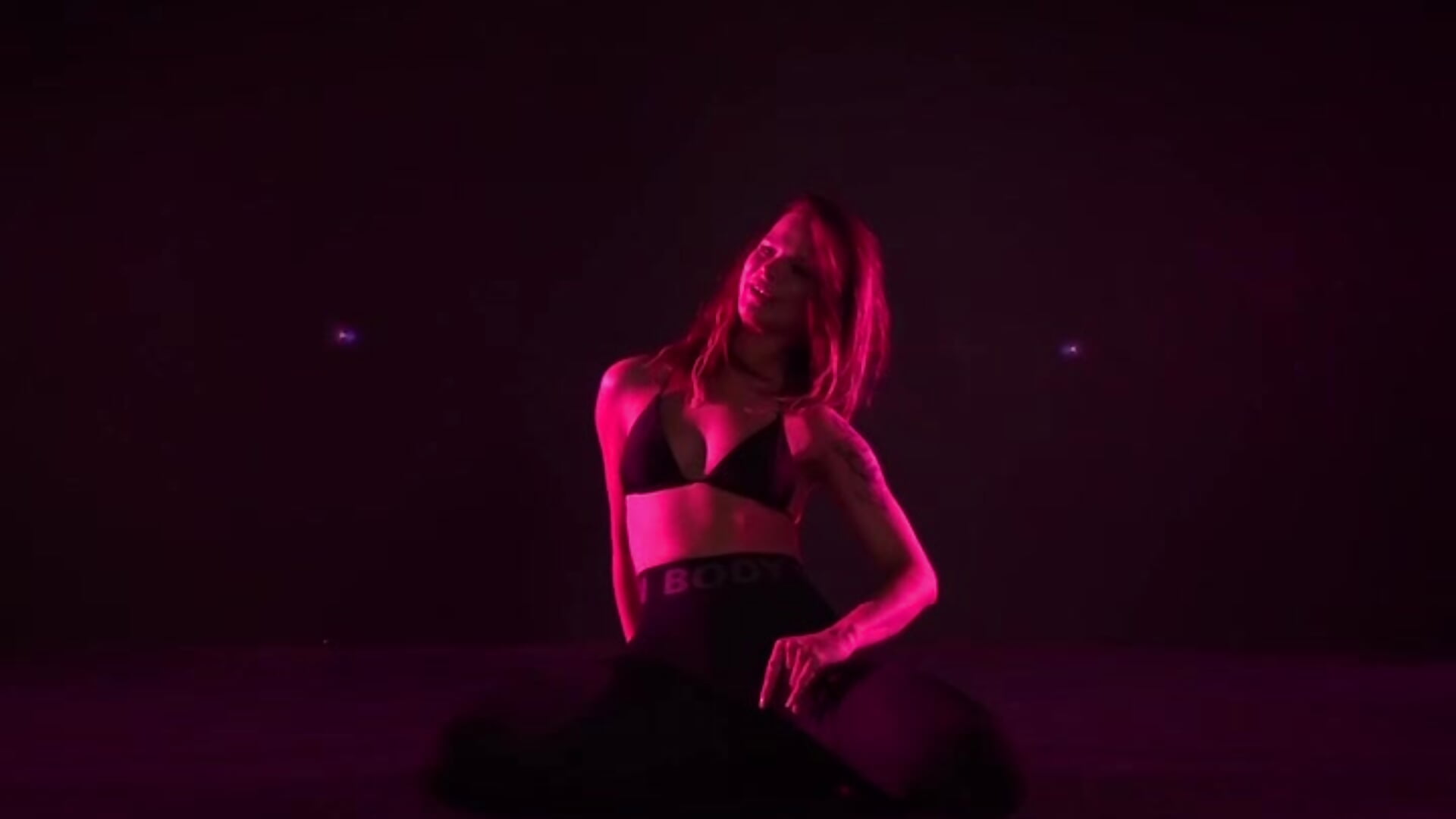 Strip - video di cutemelo modella di cam