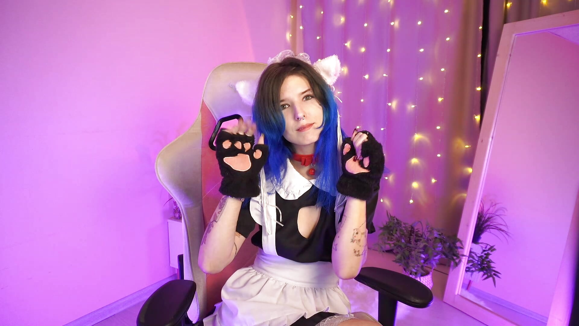 The fun of the maid cat ^-^