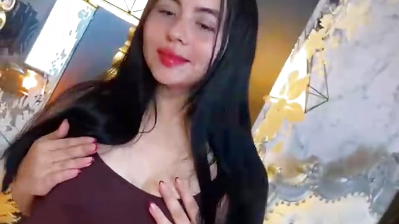 Hot body🔥 - video by Emmy_kenner cam model