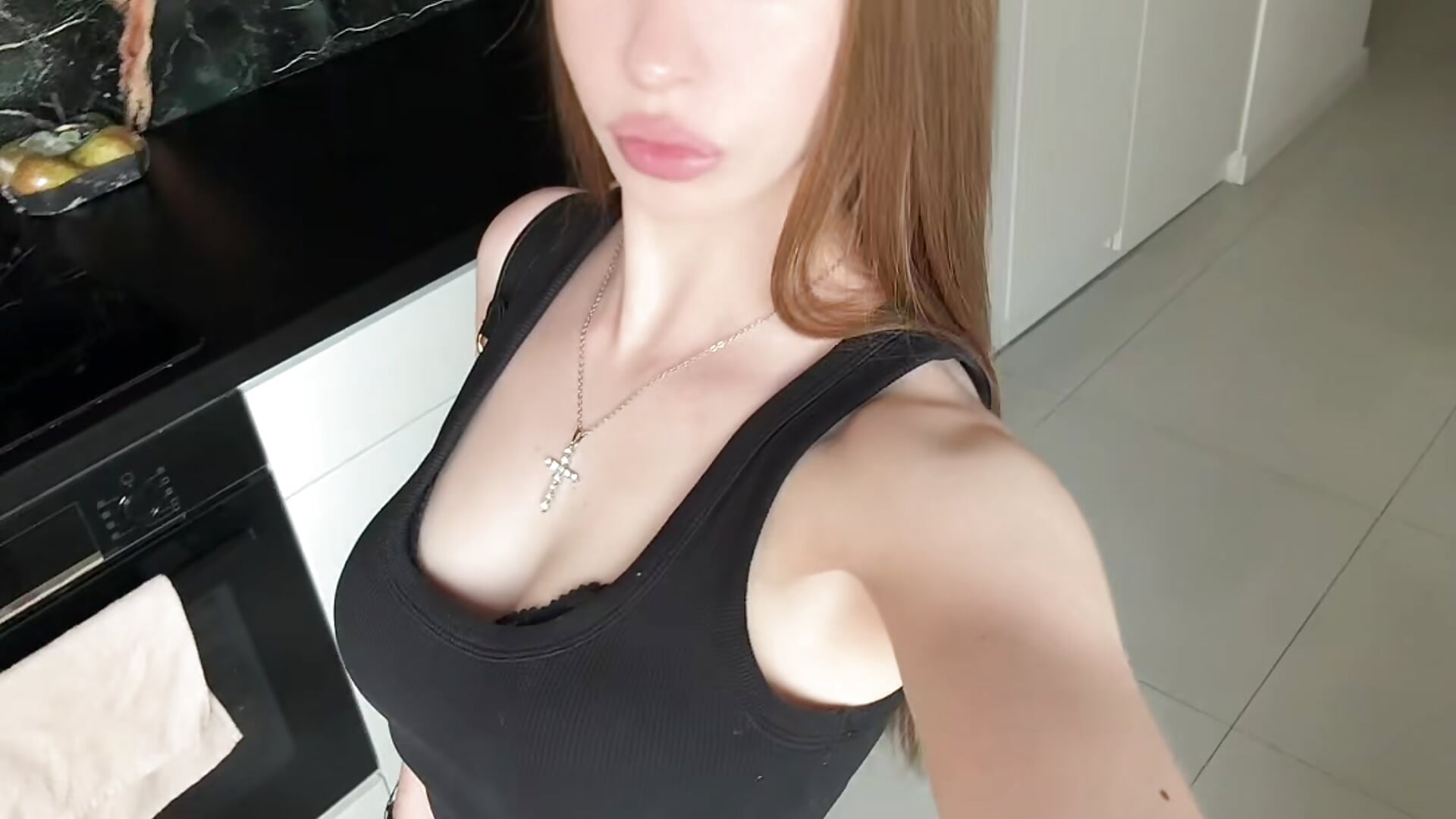 hottie 😋 - فيديو من Milla_Rae موديل الكام