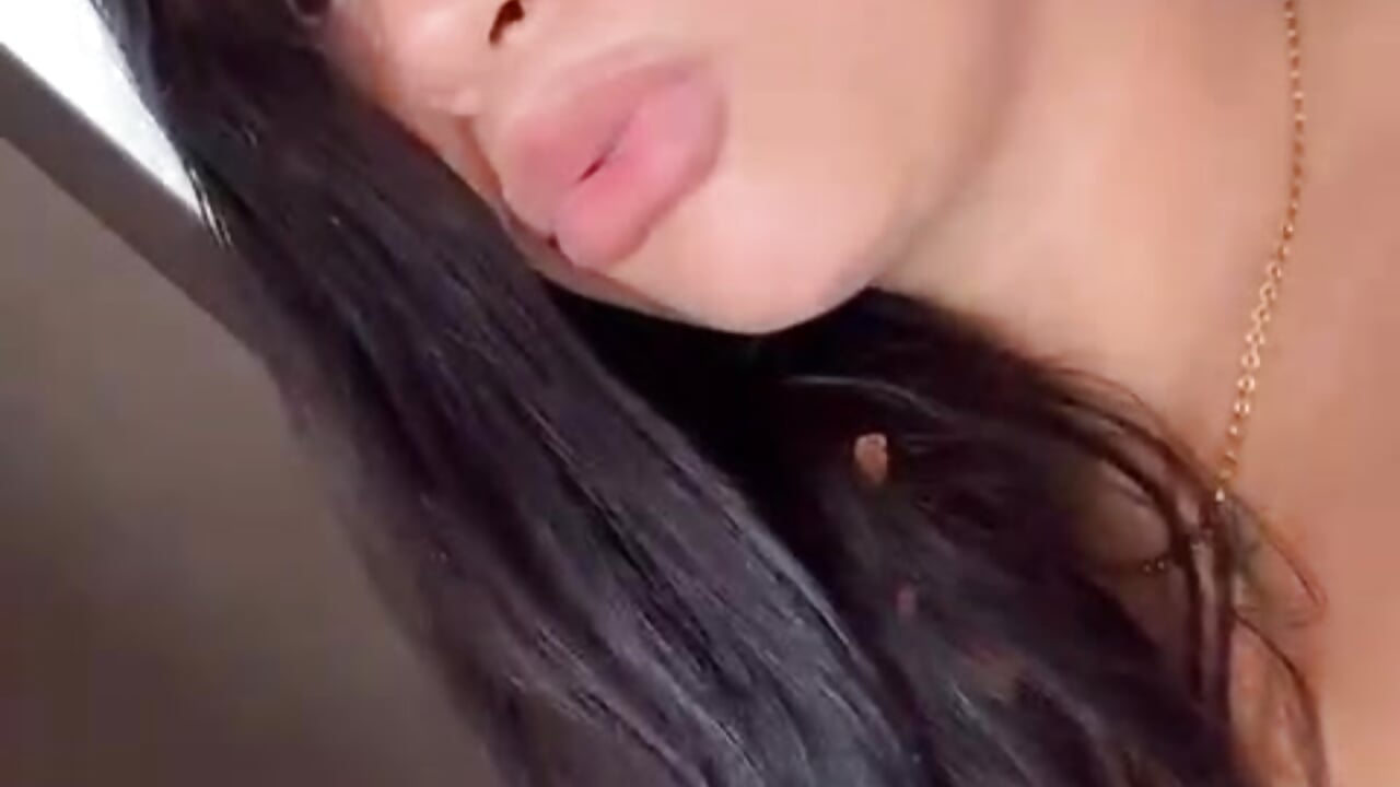 Kissing you 🌃－カメラキャストのSiri_Luxxの動画