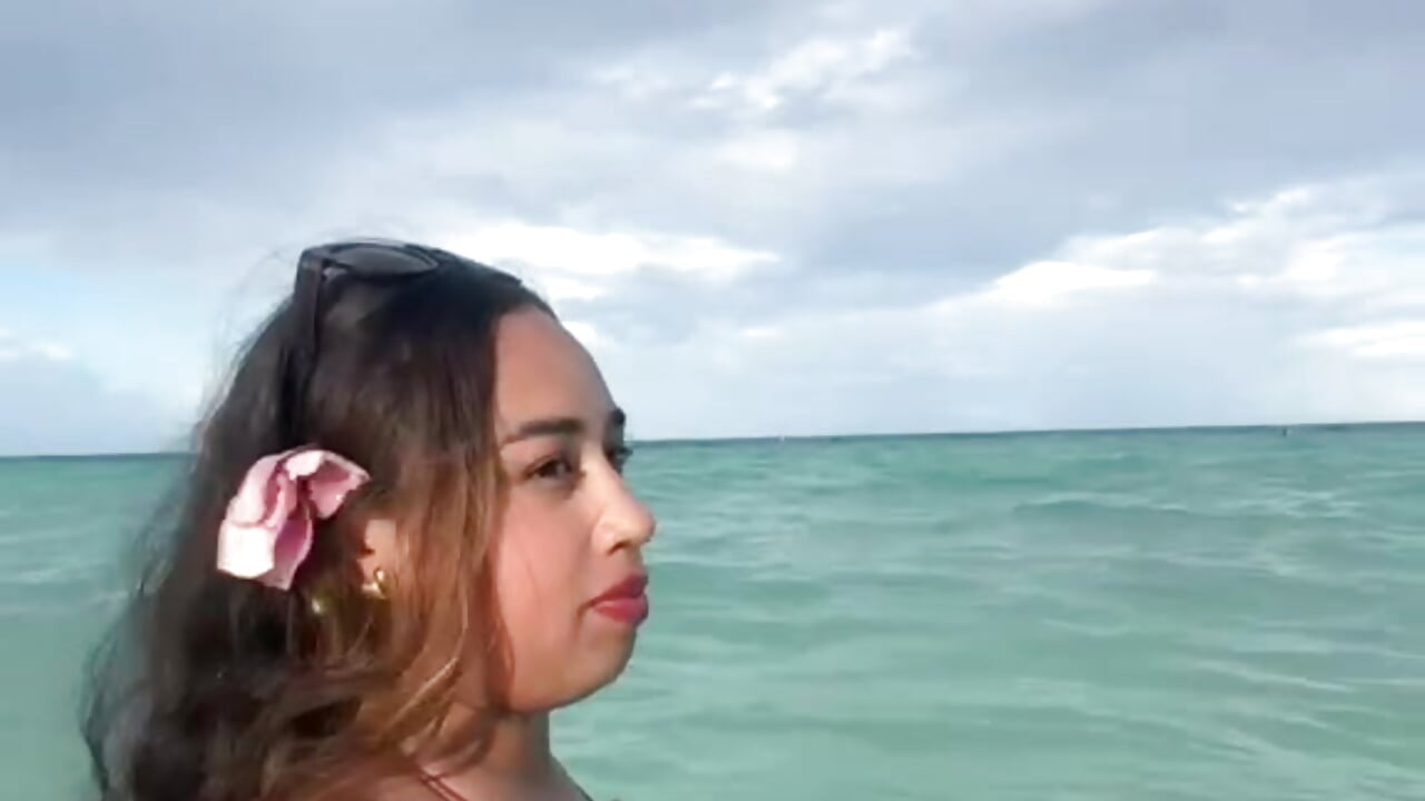 me on the beach - clip cu EYSHAA model videochat