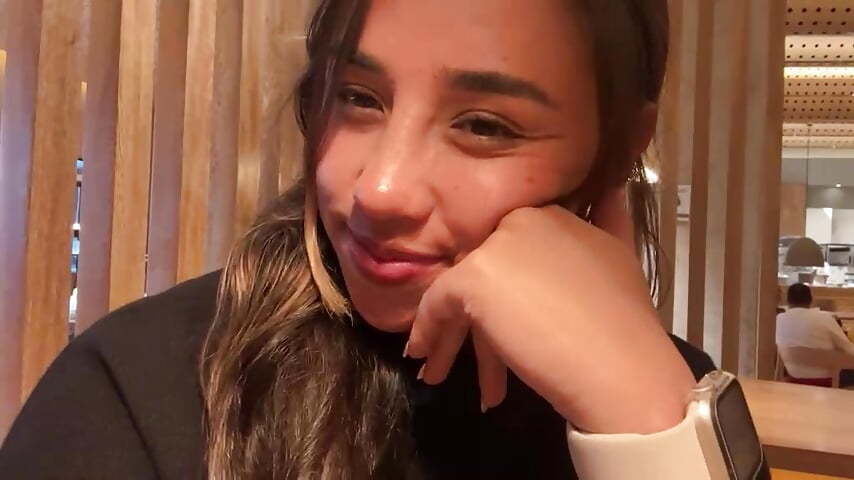 Hello - clip cu EYSHAA model videochat