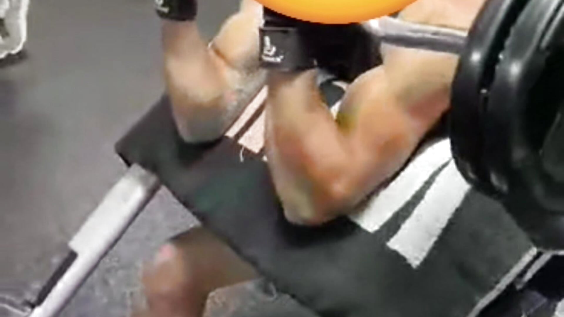 Gym time - video di toyboy991 modella di cam