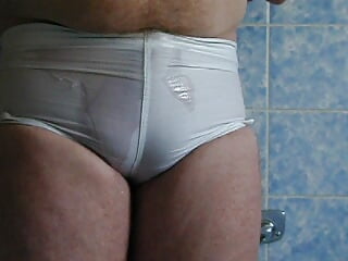 Weiße Turnhose wird nass - video by Turnhoeschen_1 cam model