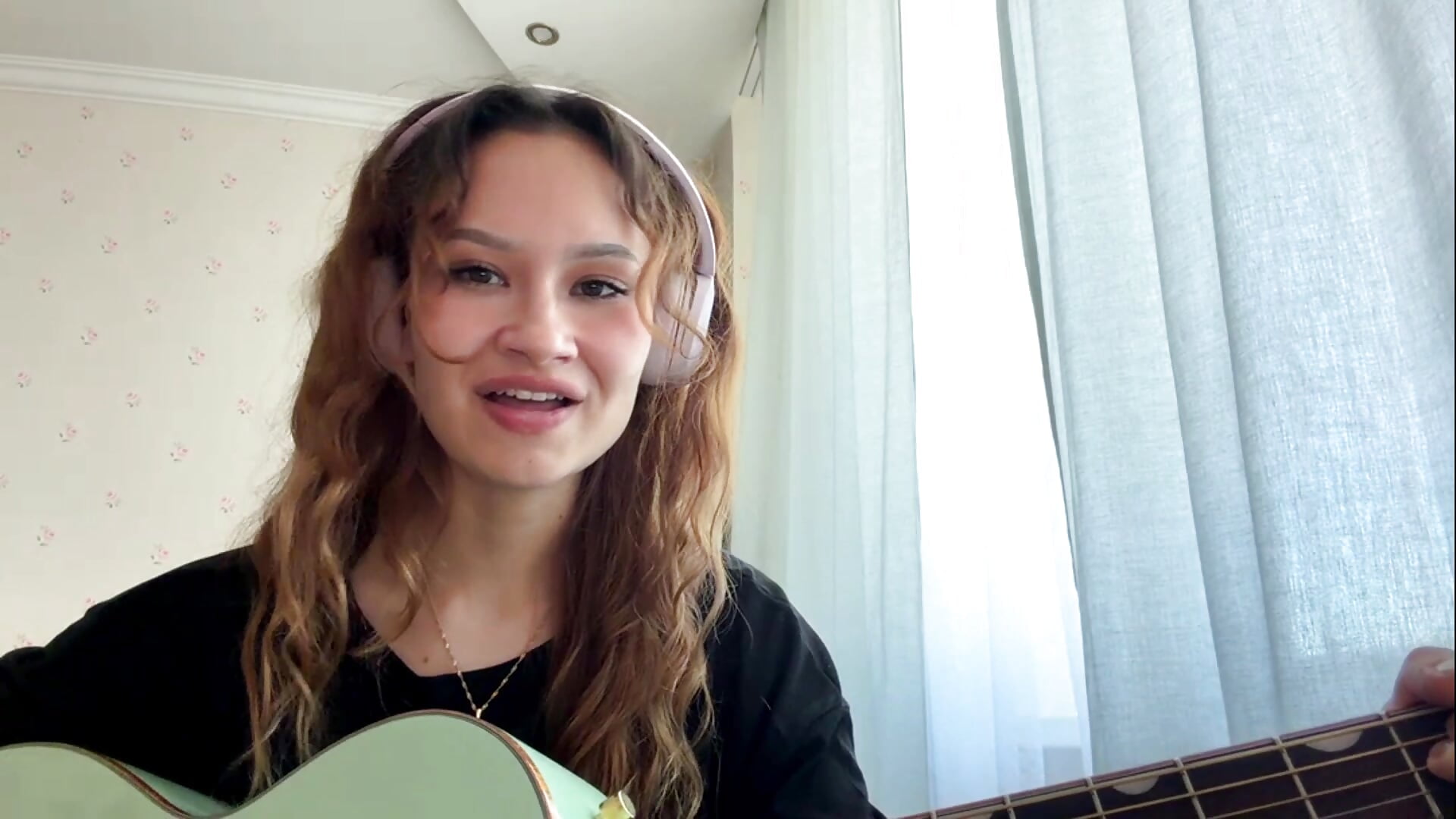 Singing a pretty song — filmik JoyceMonroe_1, modela(-lki) na kamerkach