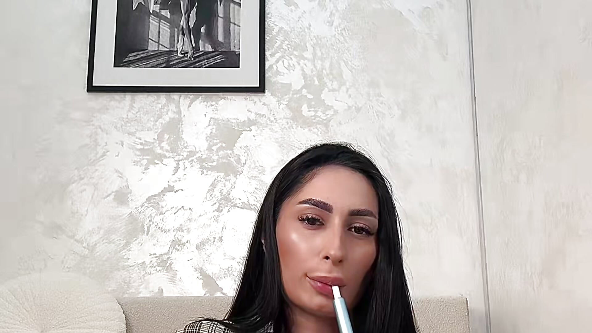 Adorabil - video by AvaLyynn cam model