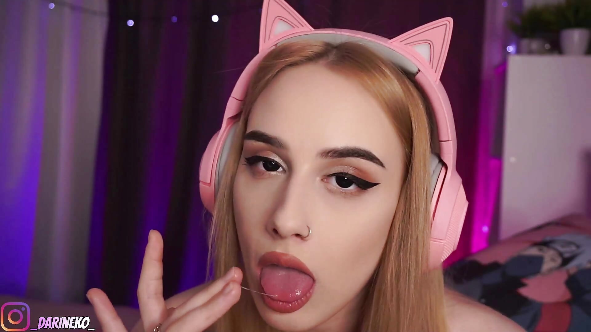 ASMR SUCKING FINGERS