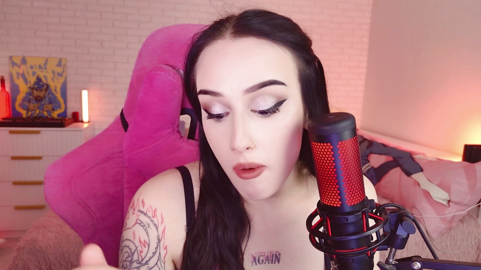ASMR EATING - vídeo de la modelo de cam darinekoo