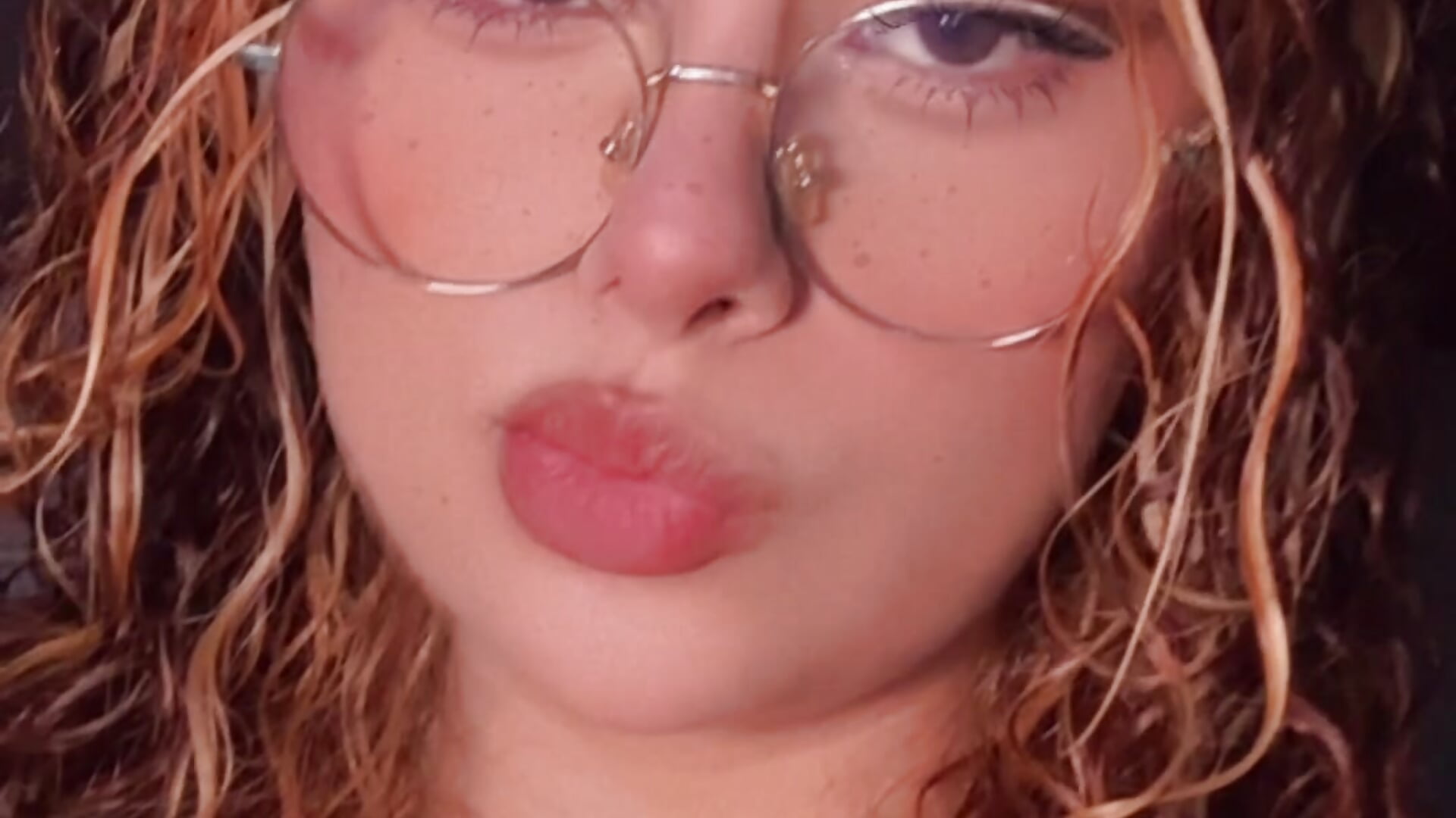 😙😙🤭 - video by Joyce-fire cam model