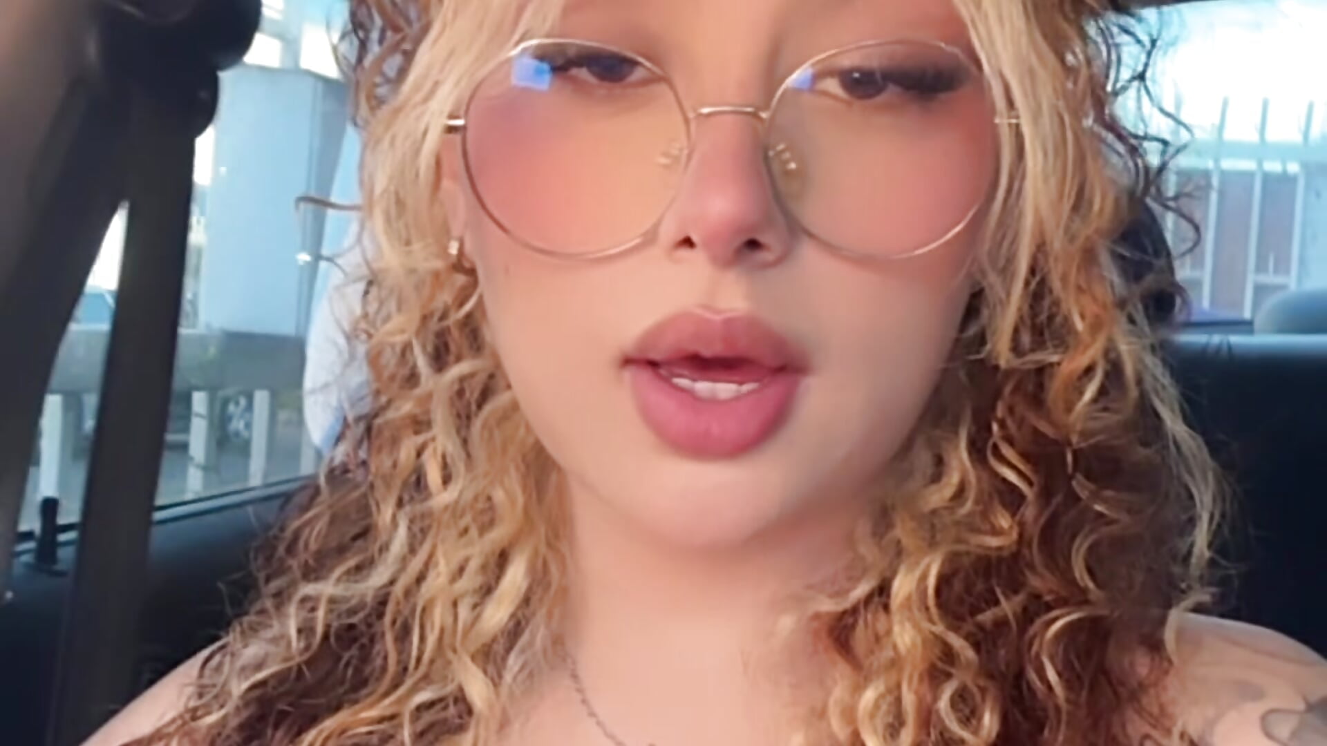 💃🏼💃🏼👯‍♂️ - video by Joyce-fire cam model