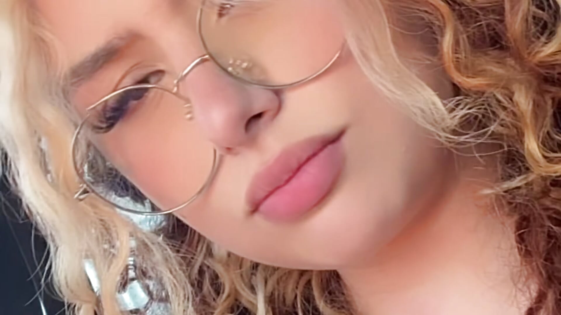 Mala mujer ♥️ - video by Joyce-fire cam model