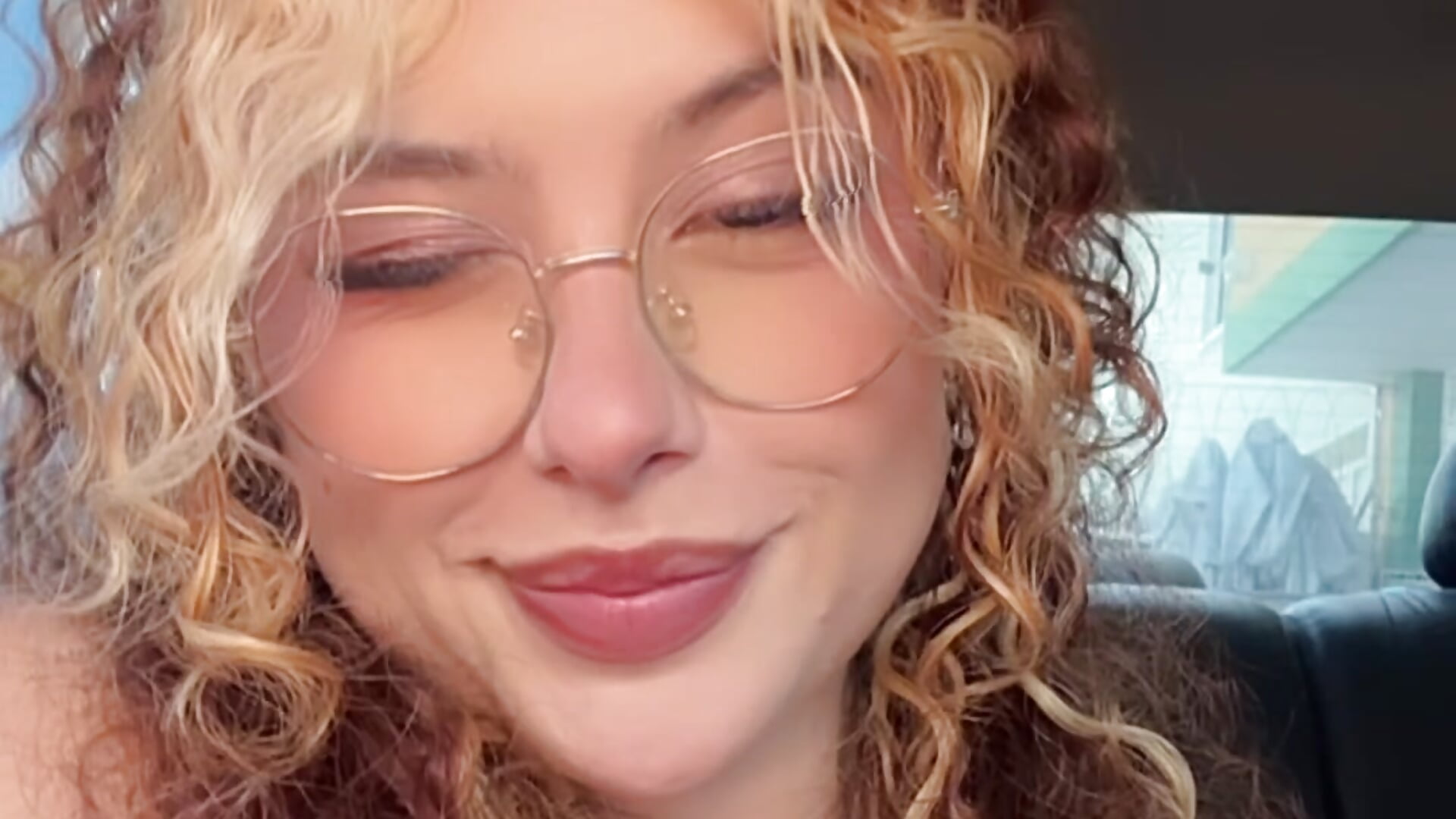 👅♥️ - video by Joyce-fire cam model