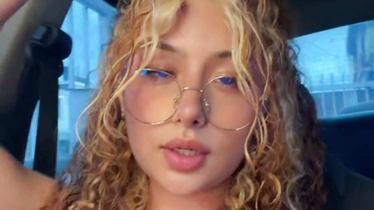 Holiii - video by Joyce-fire cam model