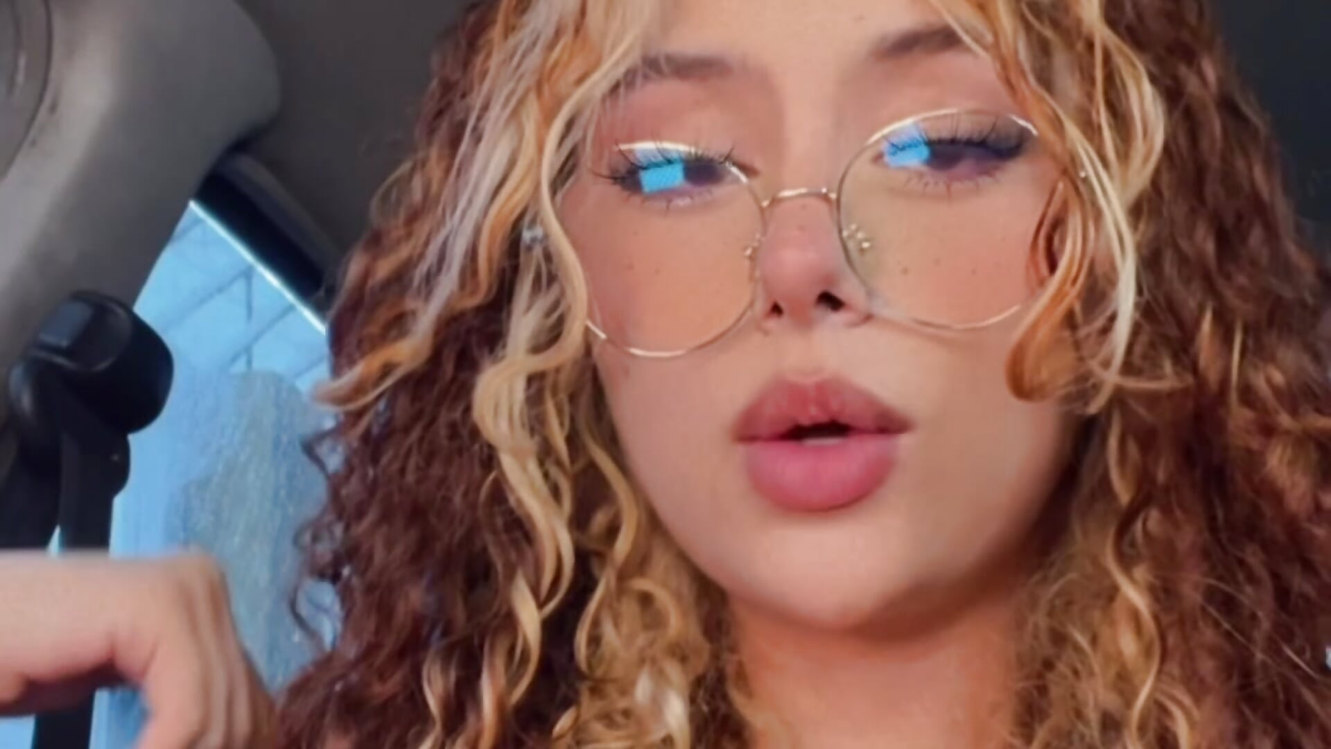 Culé poco🤭🤭 - video by Joyce-fire cam model
