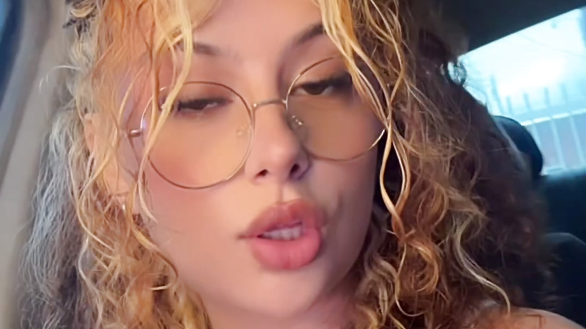 🎶🎉🎉 - video by Joyce-fire cam model