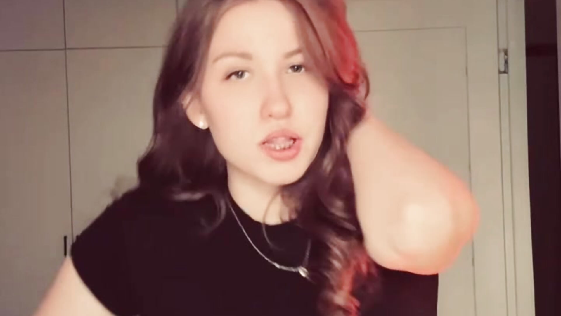 little dance with positive song - video by RobynFunches cam model