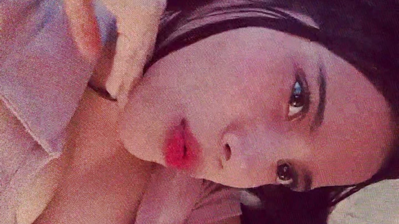 1000137236 – video modela na kameri fresitable