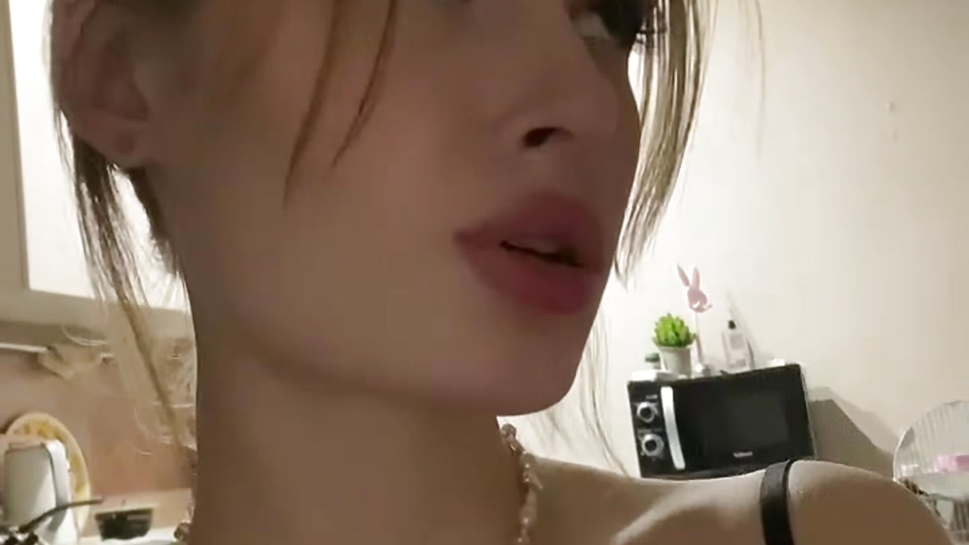 <3