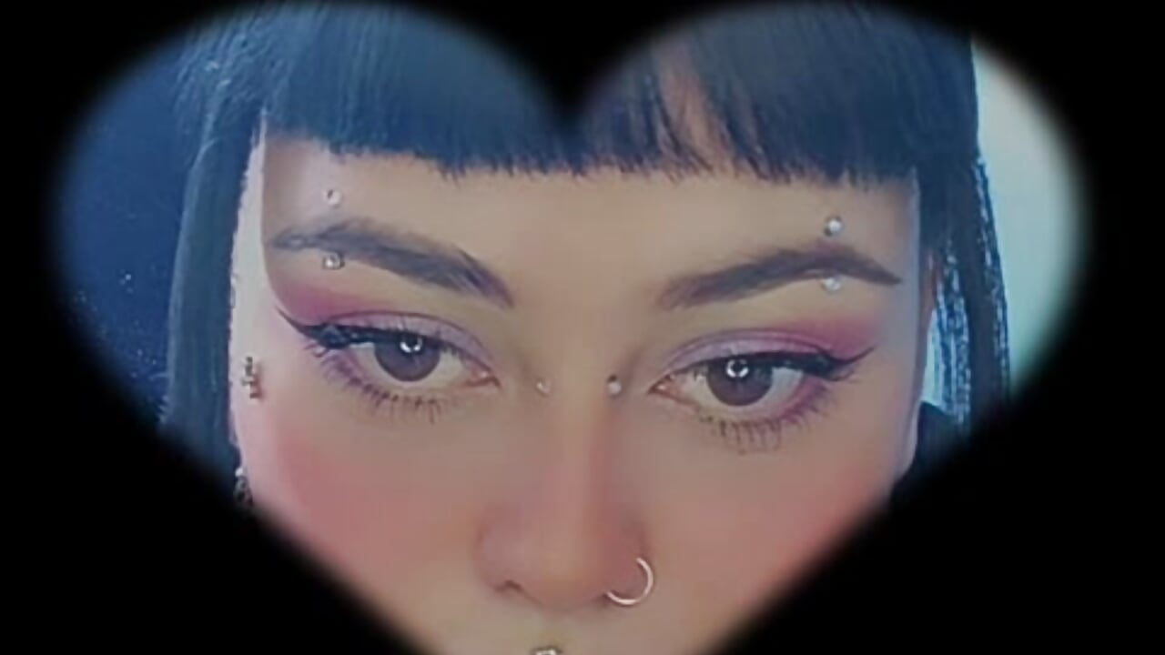 Do you like piercings? – video modela na kameri Marlbolo_Rojo01