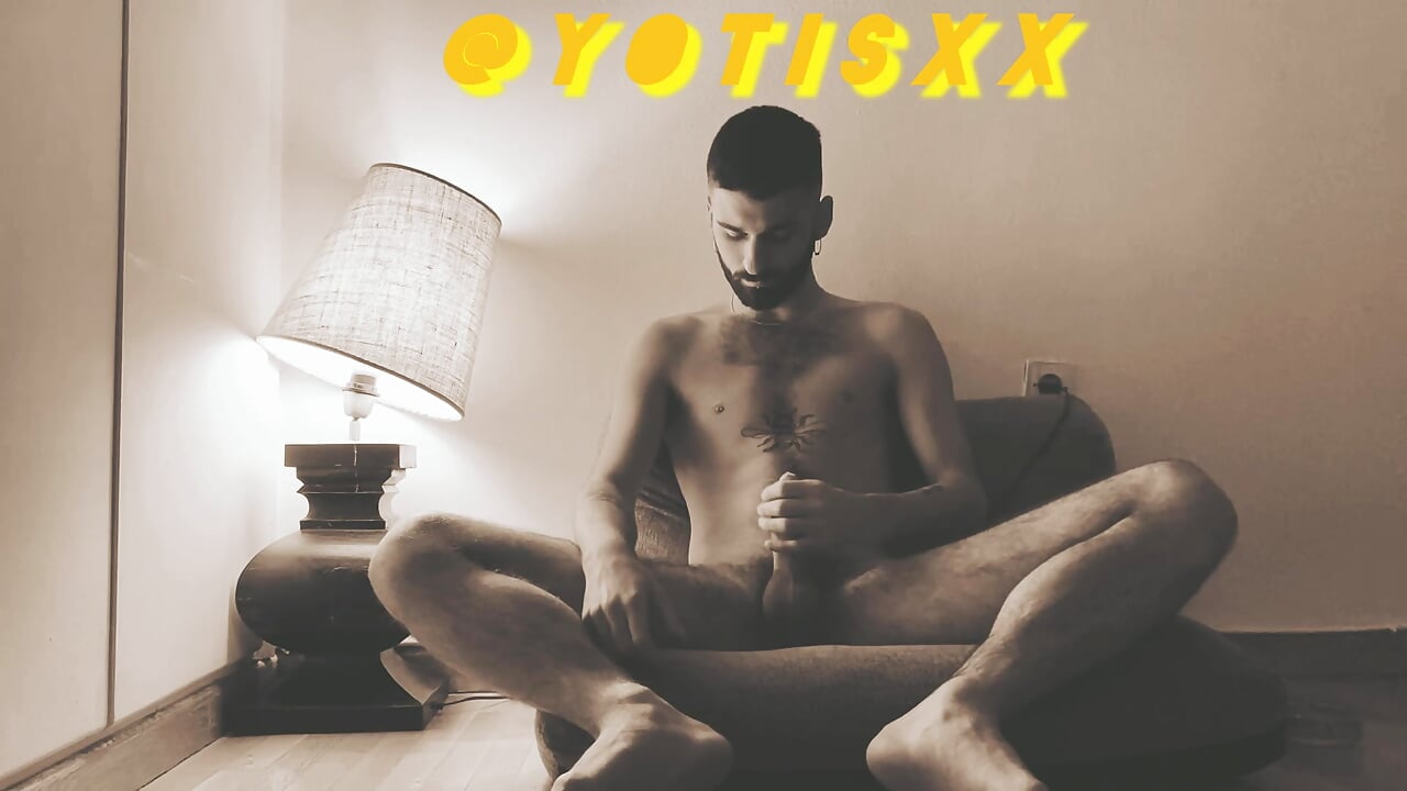 Solo jerking off with a twist for the feet lovers😉 - video oleh model kamera YOtarasFarinas