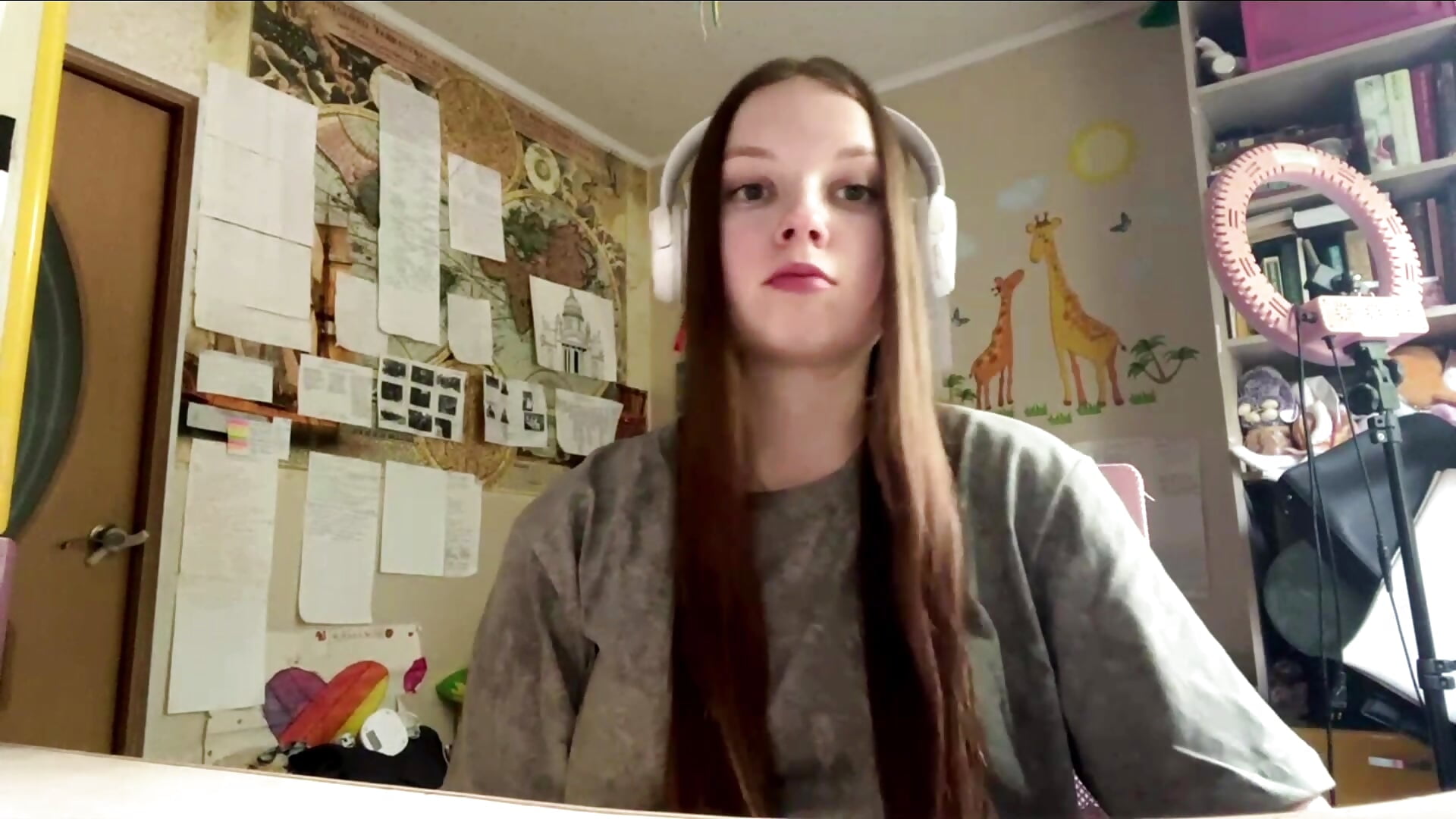 kiss me? - clip cu Aileyn model videochat
