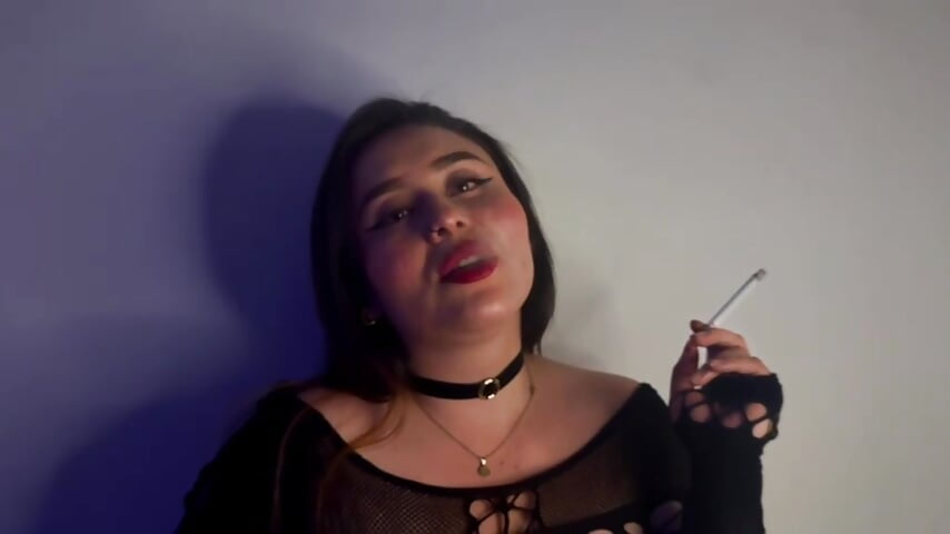 SEXY SMOKE - video di Khalia_ modella di cam